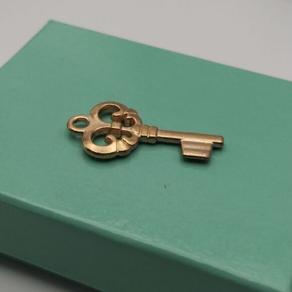 Estate key charm - Picture 2 of 2